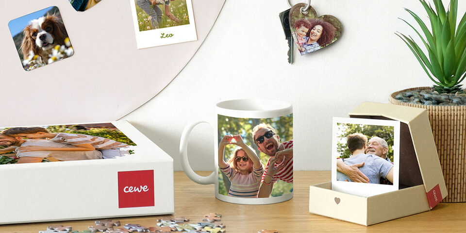 Personalised winter photo mugs and star cookies