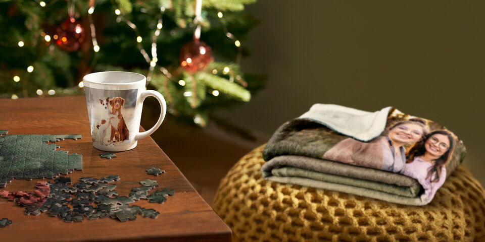 Personalised winter photo mugs and star cookies
